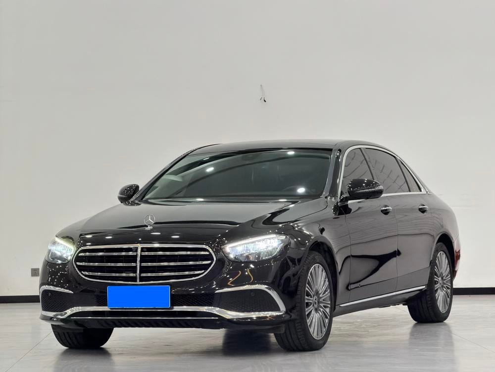 Mercedes-Benz E-Class 2022 — фото автомобиля 1
