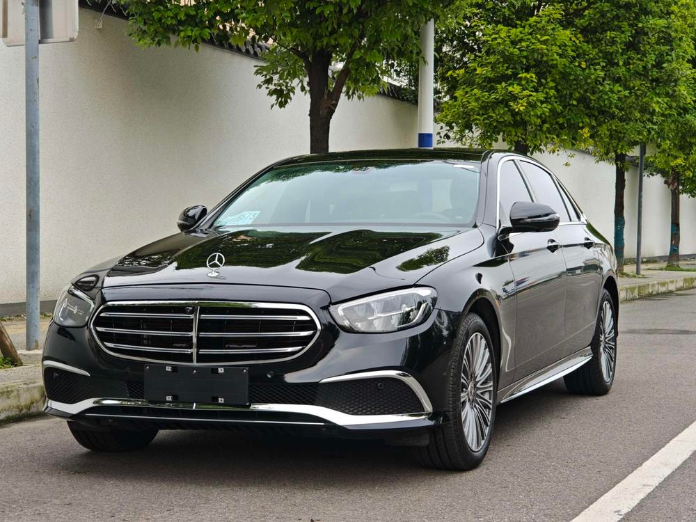 Mercedes-Benz E-Class 2023 — фото автомобиля