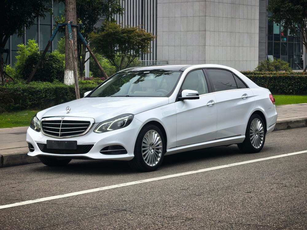 Mercedes-Benz E-Class 2014 — фото автомобиля