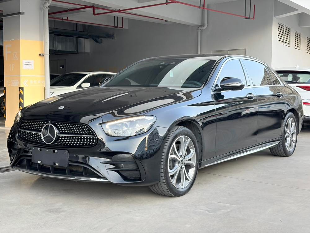Mercedes-Benz E-Class 2023 — фото автомобиля 1