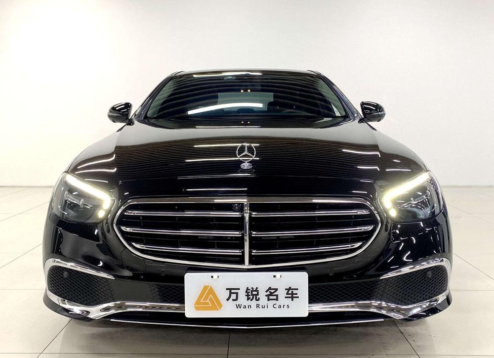 Mercedes-Benz E-Class 2023 — фото автомобиля 1