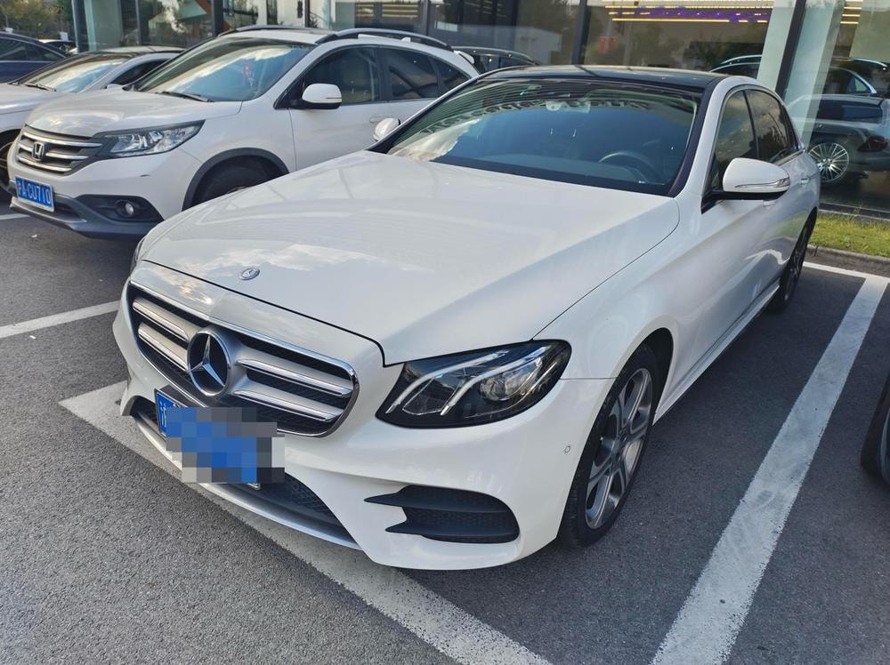 Mercedes-Benz E-Class 2016 — фото автомобиля