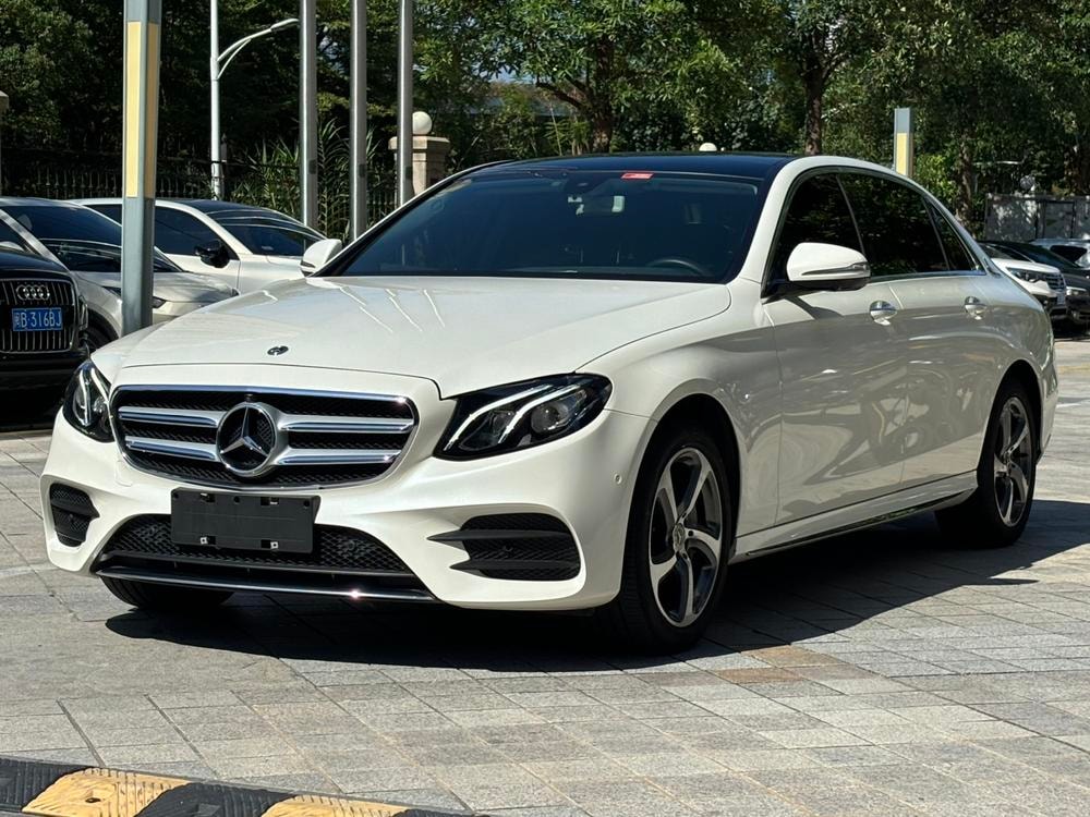 Mercedes-Benz E-Class 2019 — фото автомобиля