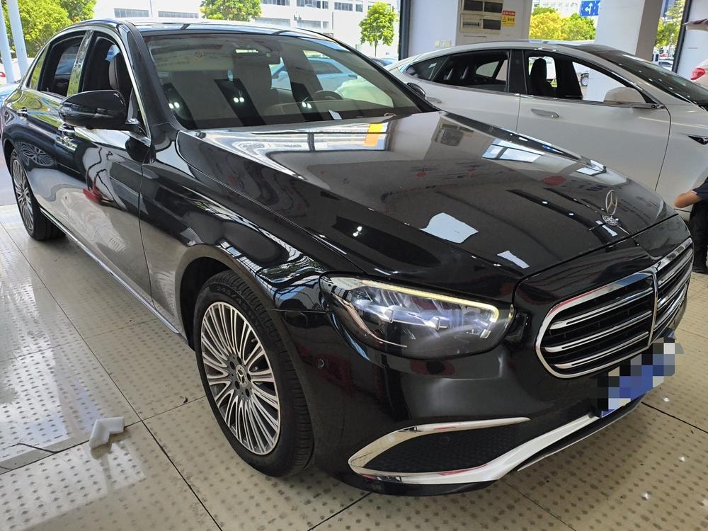 Mercedes-Benz E-Class 2022 — фото автомобиля