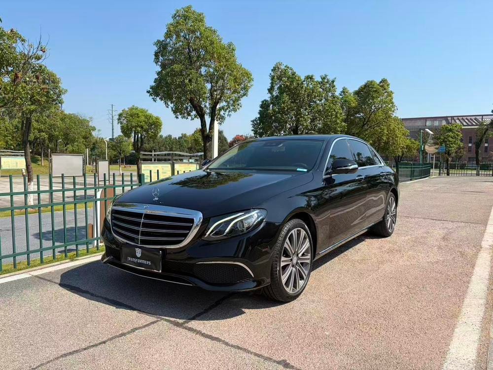 Mercedes-Benz E-Class 2016 — фото автомобиля