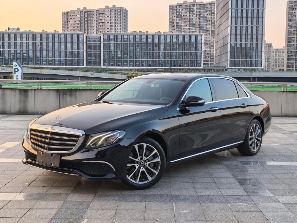 Mercedes-Benz E-Class 2019 — фото автомобиля