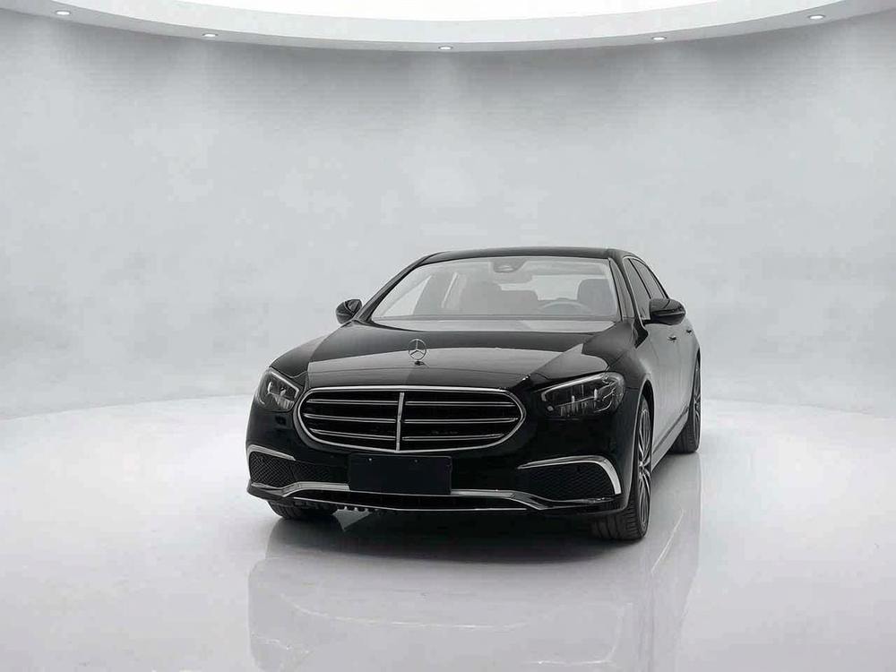 Mercedes-Benz E-Class 2022 — фото автомобиля