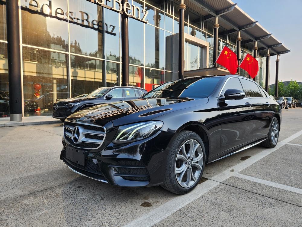 Mercedes-Benz E-Class 2020 — фото автомобиля