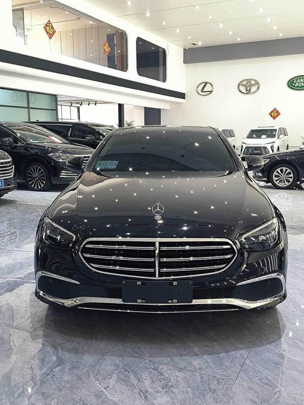 Mercedes-Benz E-Class 2023 — фото автомобиля 1