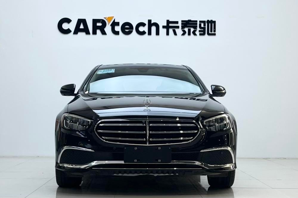 Mercedes-Benz E-Class 2023 — фото автомобиля 1