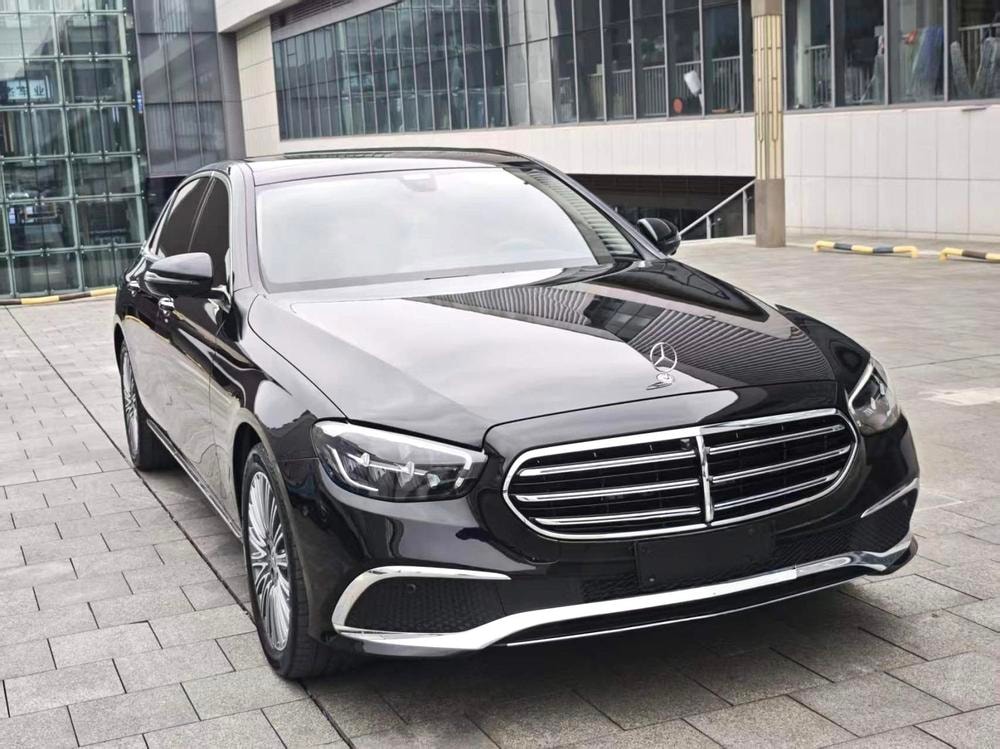 Mercedes-Benz E-Class 2022 — фото автомобиля 1