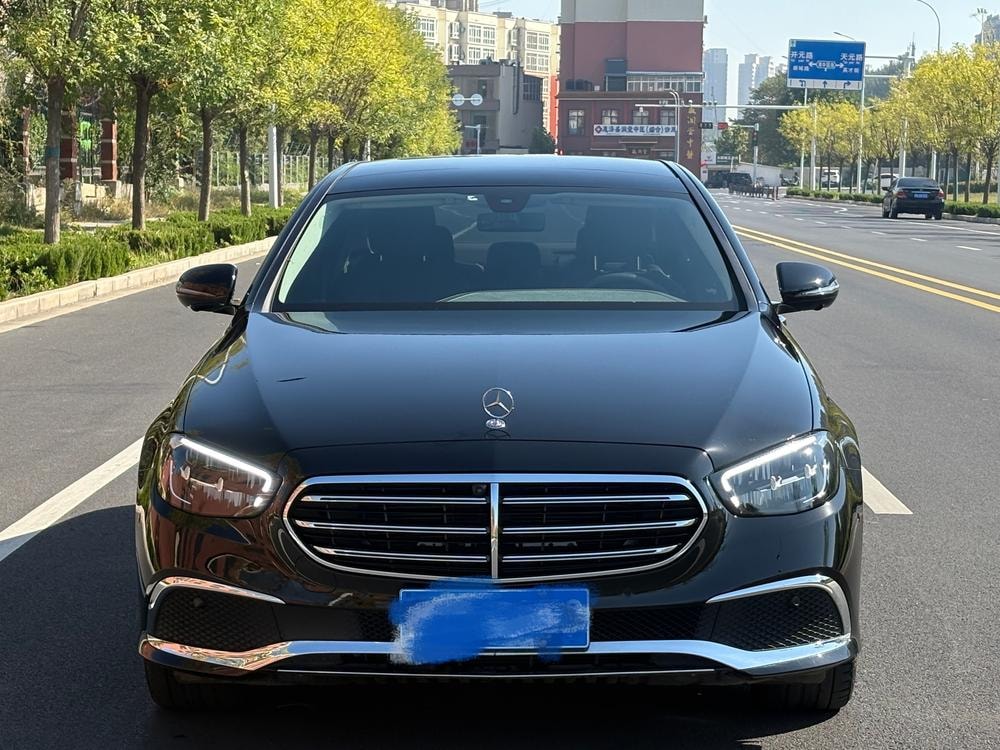 Mercedes-Benz E-Class 2023 — фото автомобиля 1