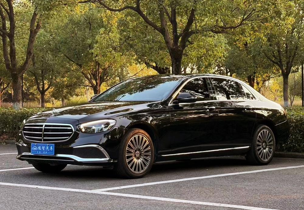 Mercedes-Benz E-Class 2022 — фото автомобиля
