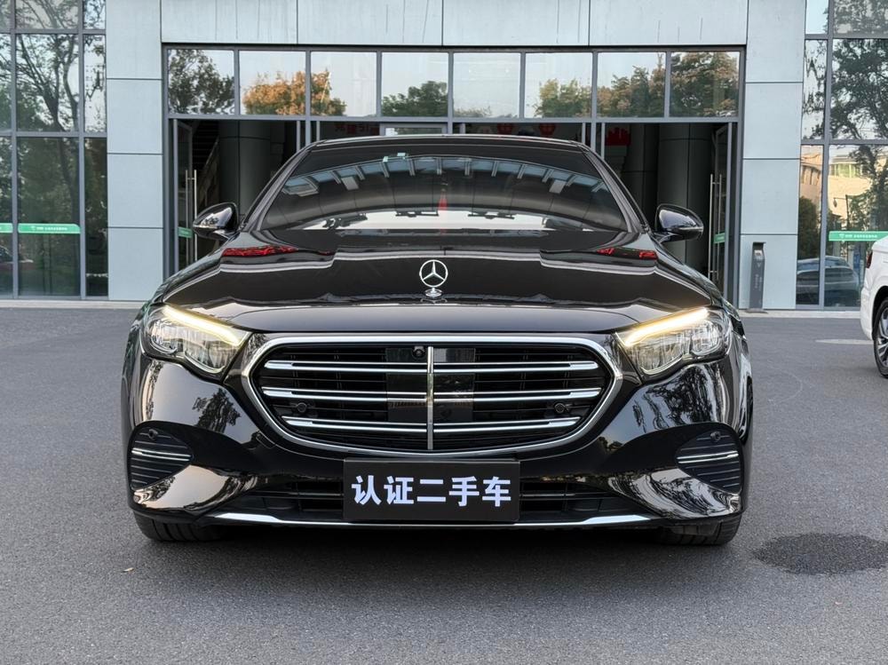 Mercedes-Benz E-Class 2025 — фото автомобиля
