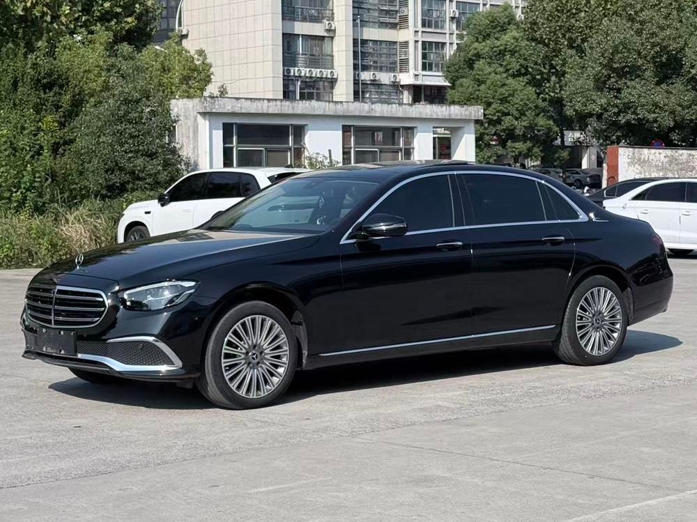Mercedes-Benz E-Class 2022 — фото автомобиля