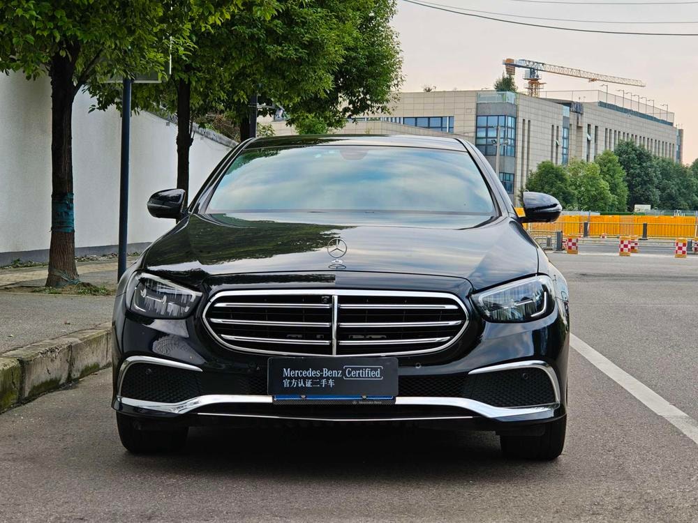 Mercedes-Benz E-Class 2022 — фото автомобиля