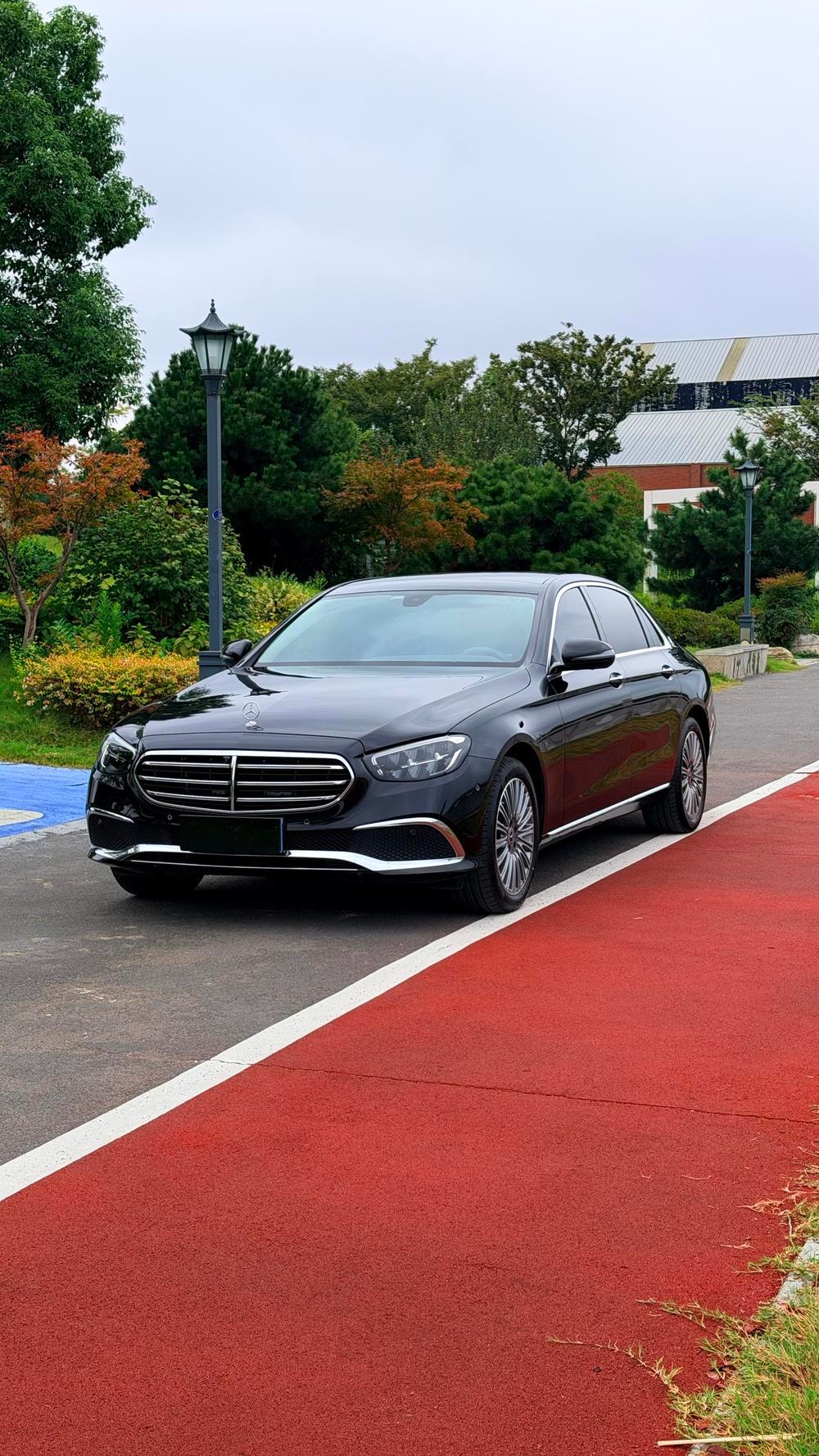 Mercedes-Benz E-Class 2021 — фото автомобиля