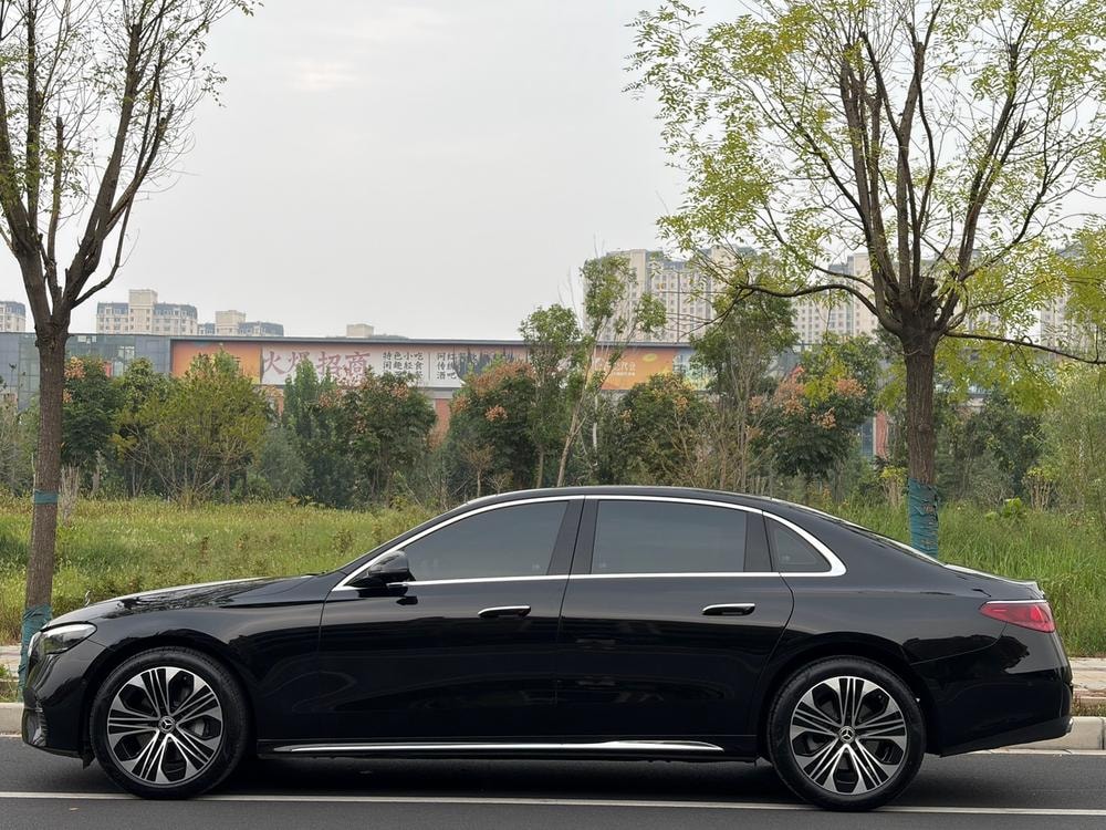 Mercedes-Benz E-Class 2026 — фото автомобиля