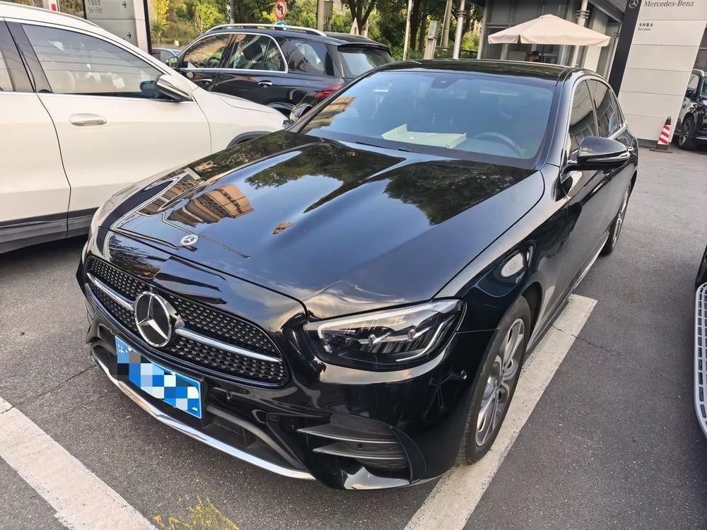 Mercedes-Benz E-Class 2023 — фото автомобиля