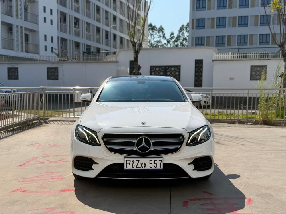 Mercedes-Benz E-Class 2019 — фото автомобиля