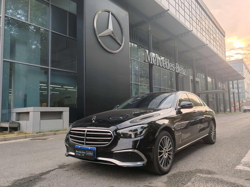 Mercedes-Benz E-Class 2021 — фото автомобиля