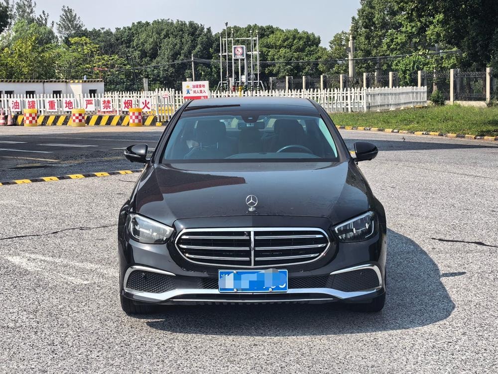 Mercedes-Benz E-Class 2021 — фото автомобиля