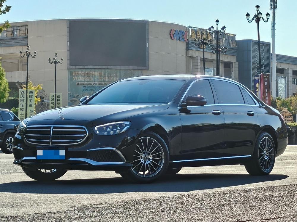 Mercedes-Benz E-Class 2022 — фото автомобиля
