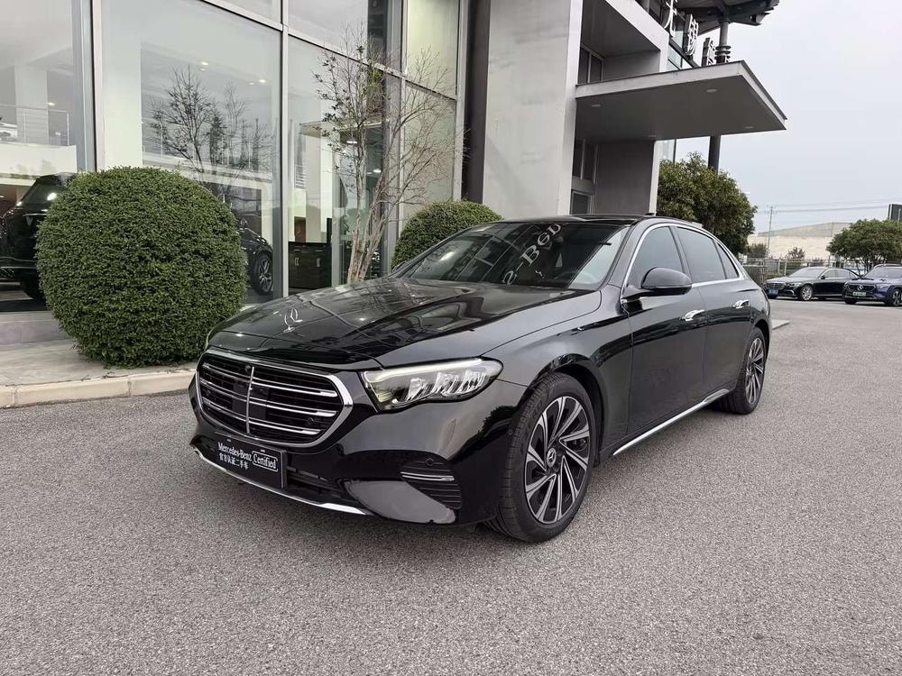 Mercedes-Benz E-Class 2024 — фото автомобиля