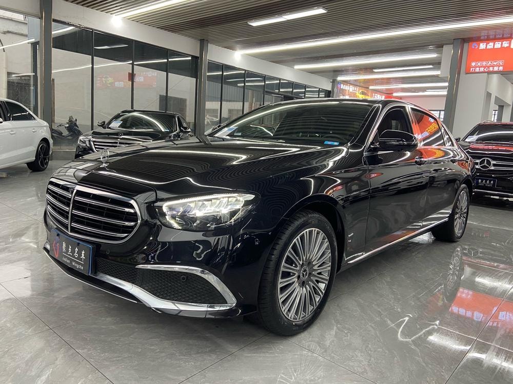 Mercedes-Benz E-Class 2022 — фото автомобиля
