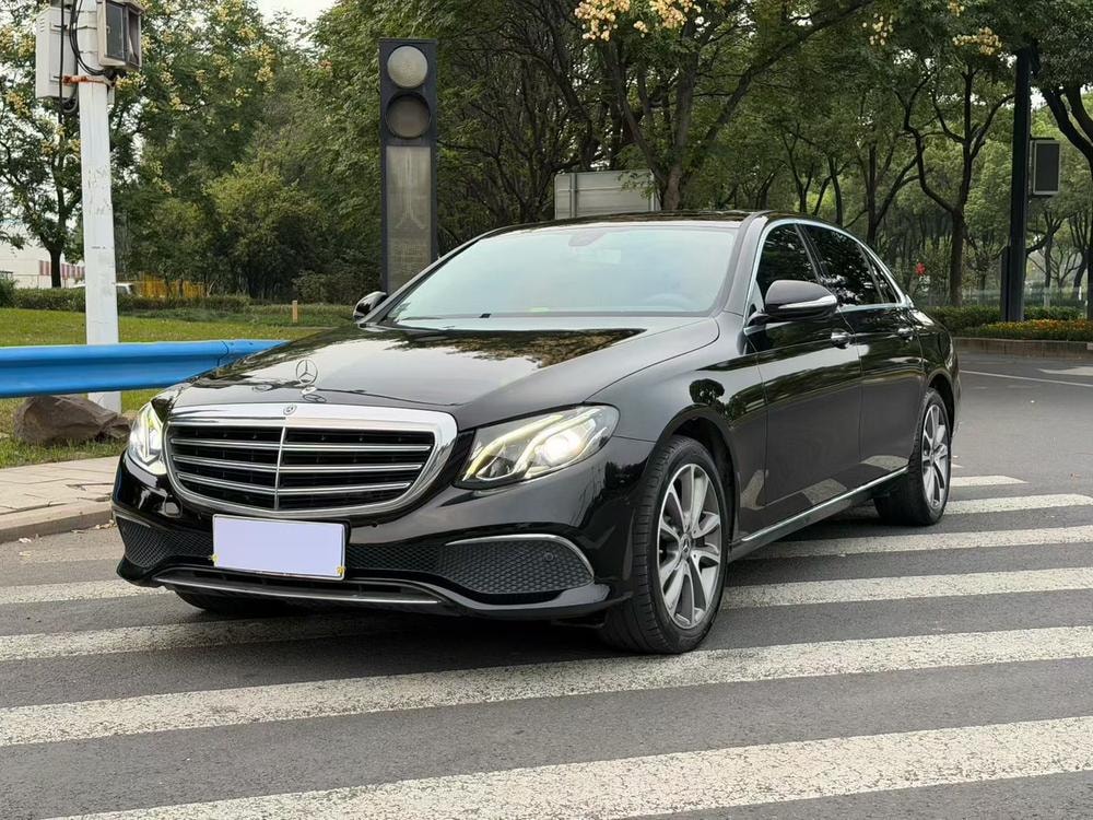 Mercedes-Benz E-Class 2019 — фото автомобиля