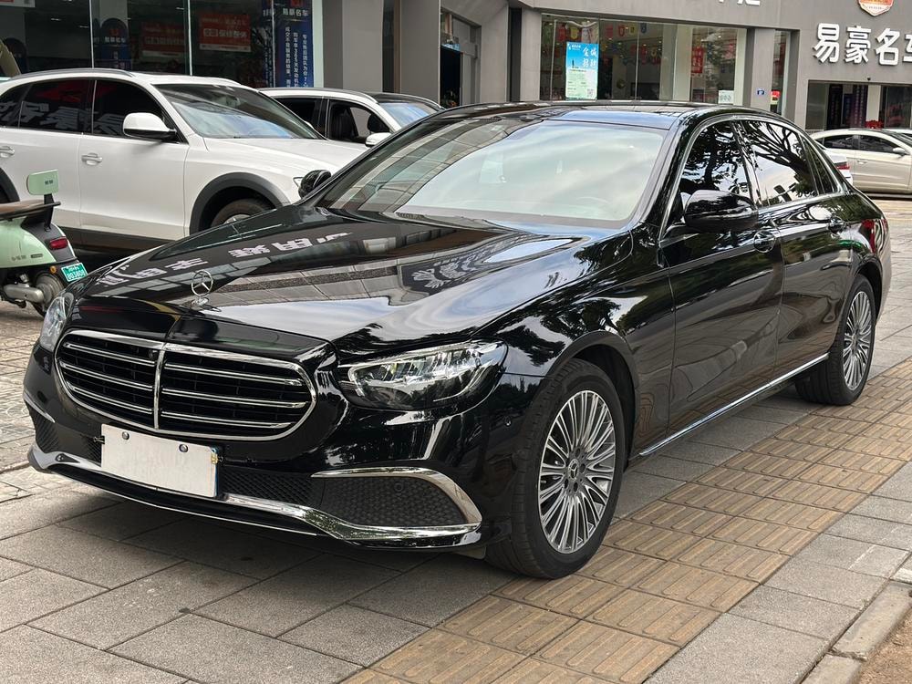 Mercedes-Benz E-Class 2023 — фото автомобиля