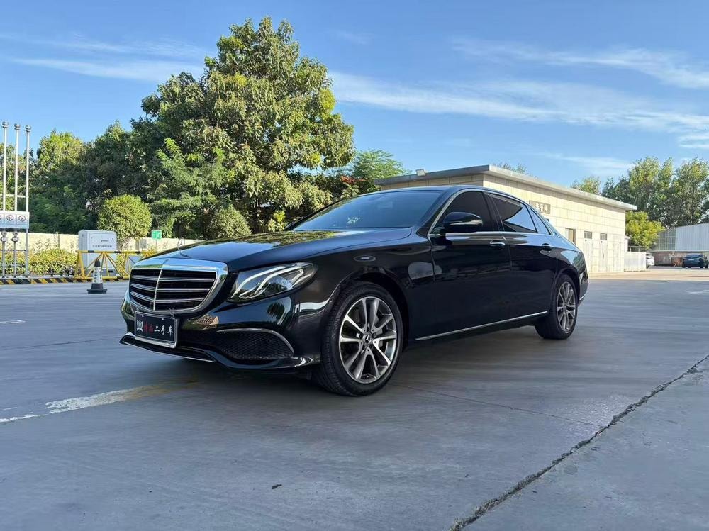 Mercedes-Benz E-Class 2018 — фото автомобиля