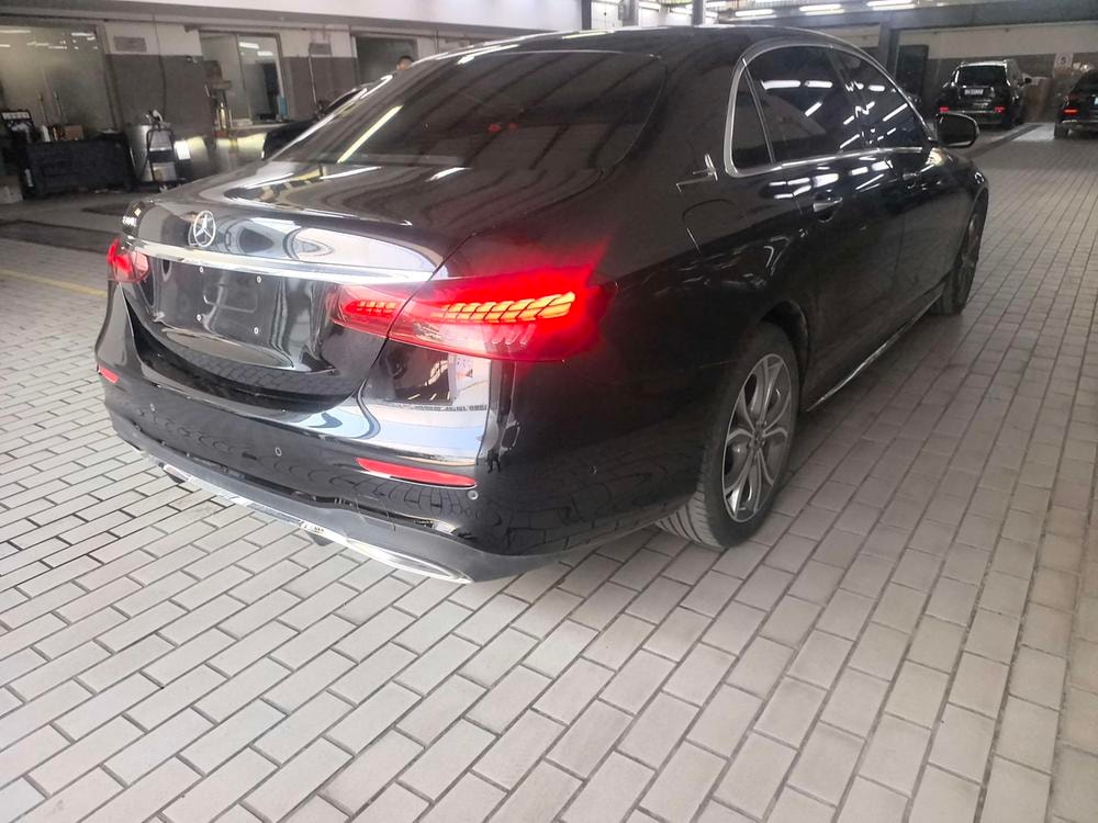 Mercedes-Benz E-Class 2023 — фото автомобиля