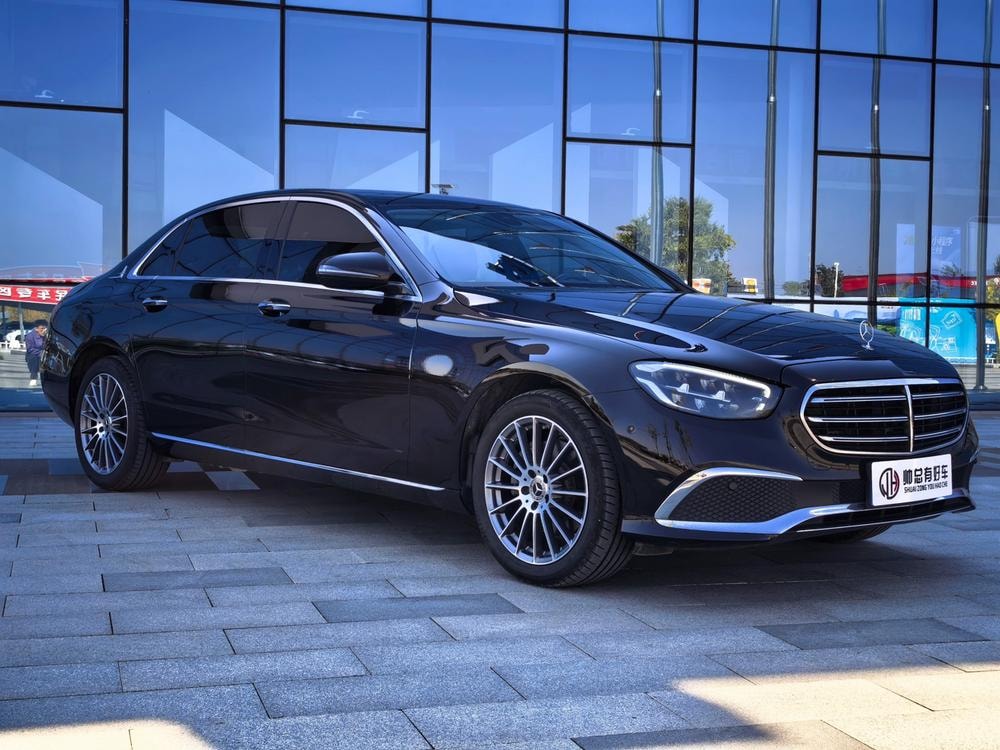Mercedes-Benz E-Class 2021 — фото автомобиля