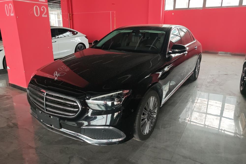 Mercedes-Benz E-Class 2022 — фото автомобиля