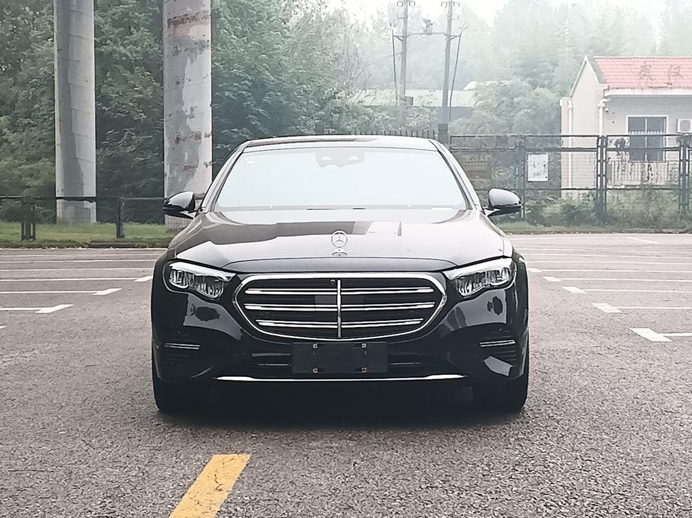 Mercedes-Benz E-Class 2024 — фото автомобиля