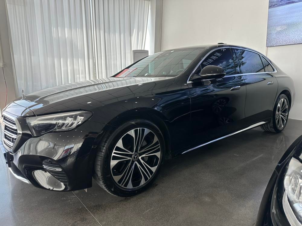 Mercedes-Benz E-Class 2025 — фото автомобиля 1