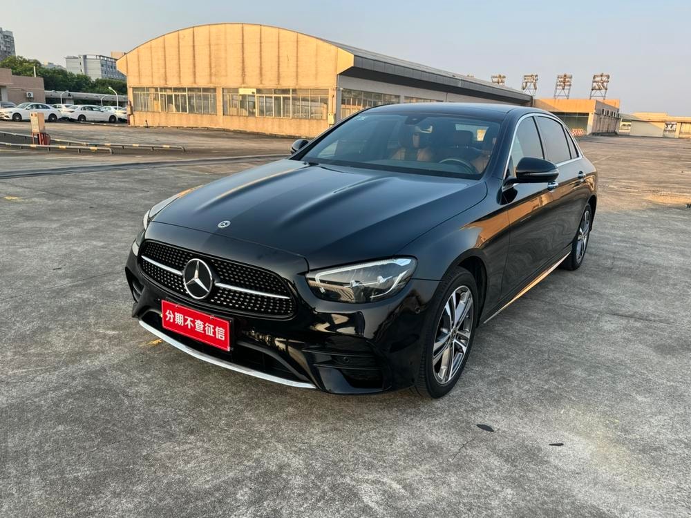 Mercedes-Benz E-Class 2022 — фото автомобиля