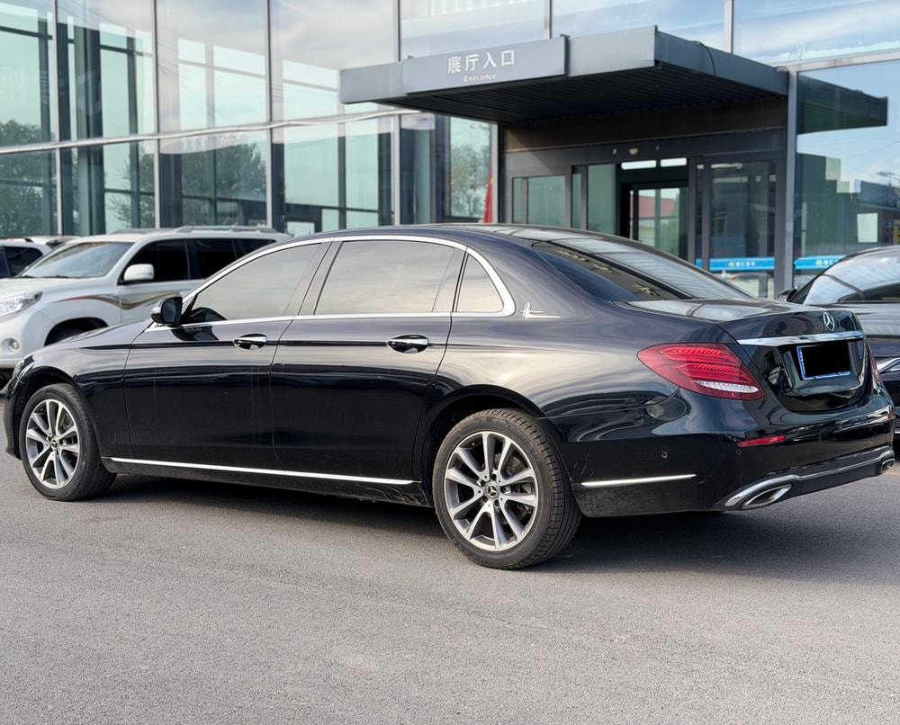 Mercedes-Benz E-Class 2019 — фото автомобиля