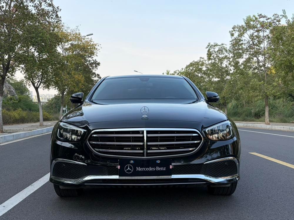 Mercedes-Benz E-Class 2021 — фото автомобиля