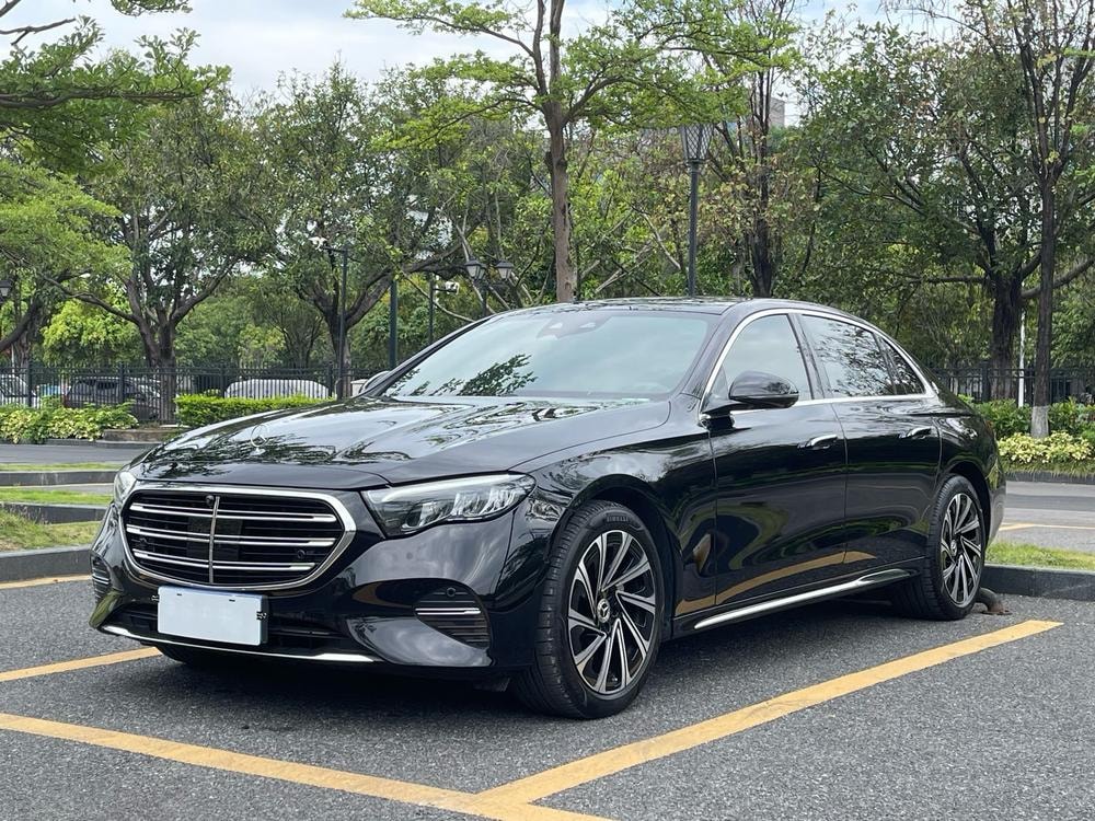 Mercedes-Benz E-Class 2024 — фото автомобиля