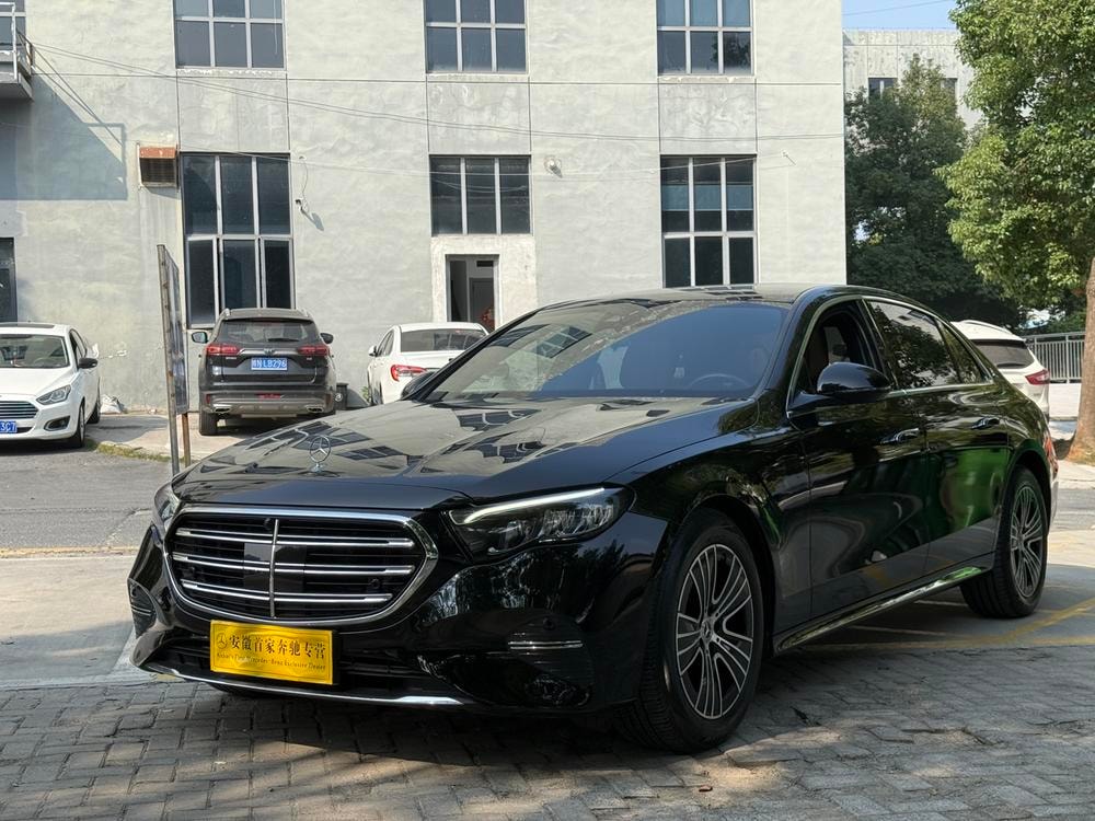 Mercedes-Benz E-Class 2024 — фото автомобиля
