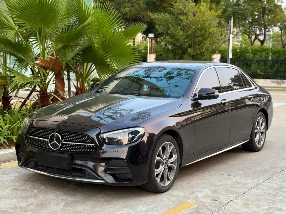 Mercedes-Benz E-Class 2023 — фото автомобиля