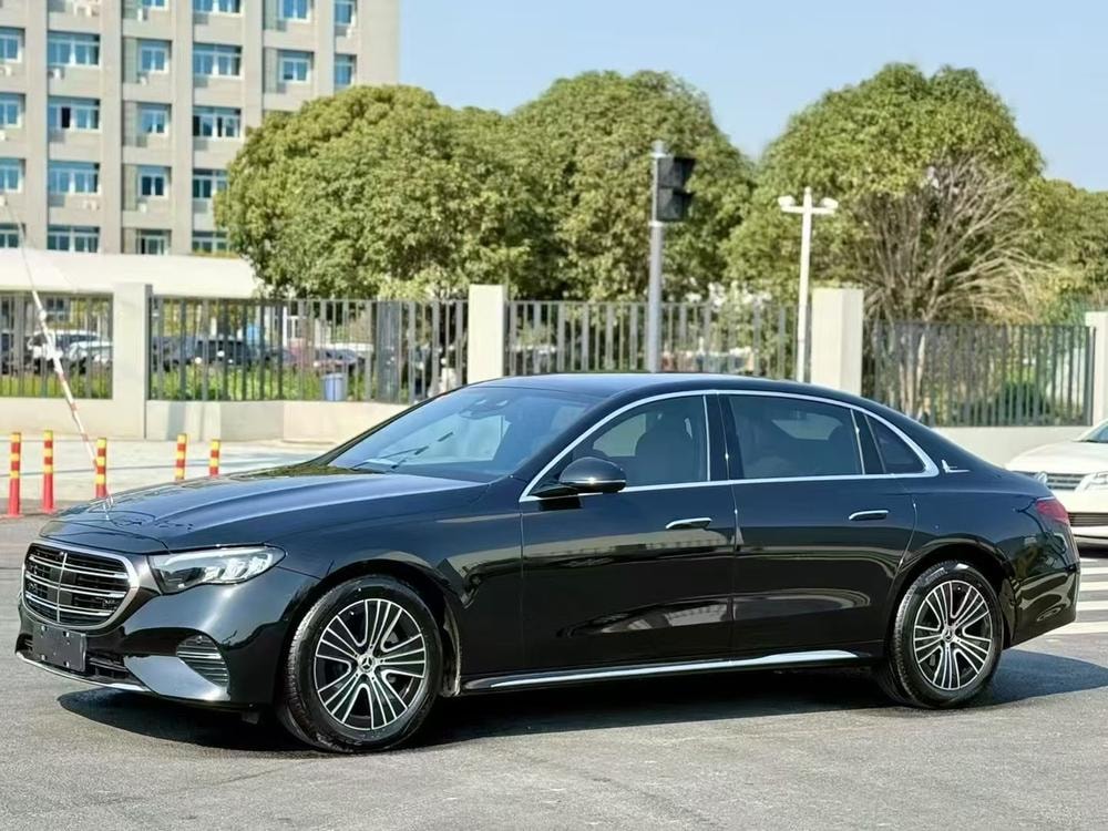 Mercedes-Benz E-Class 2024 — фото автомобиля