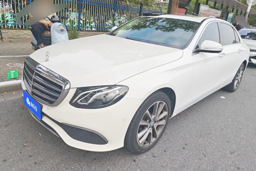Mercedes-Benz E-Class 2016 — фото автомобиля
