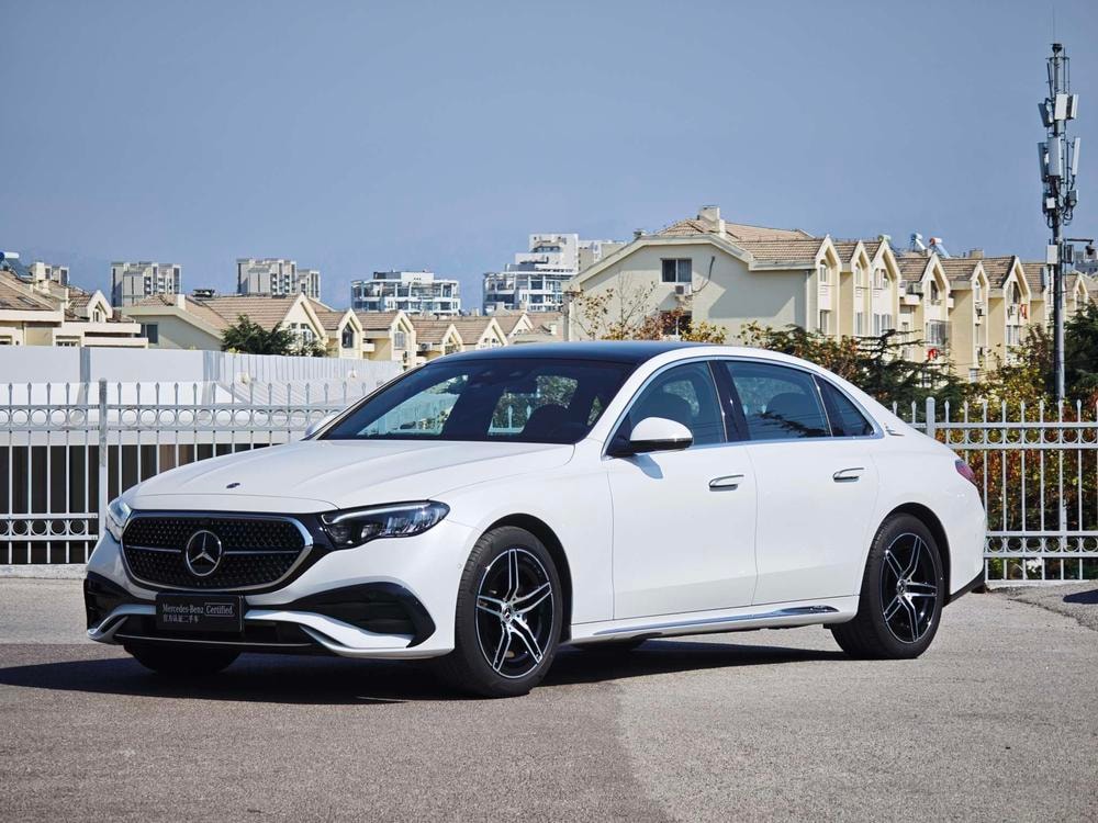 Mercedes-Benz E-Class 2024 — фото автомобиля
