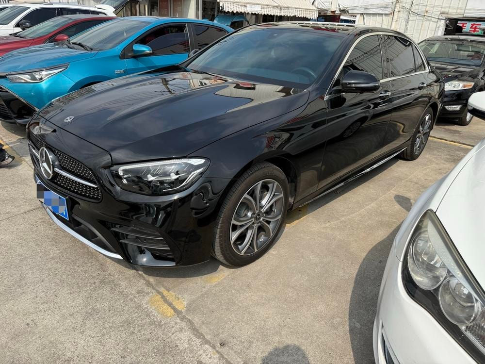 Mercedes-Benz E-Class 2023 — фото автомобиля