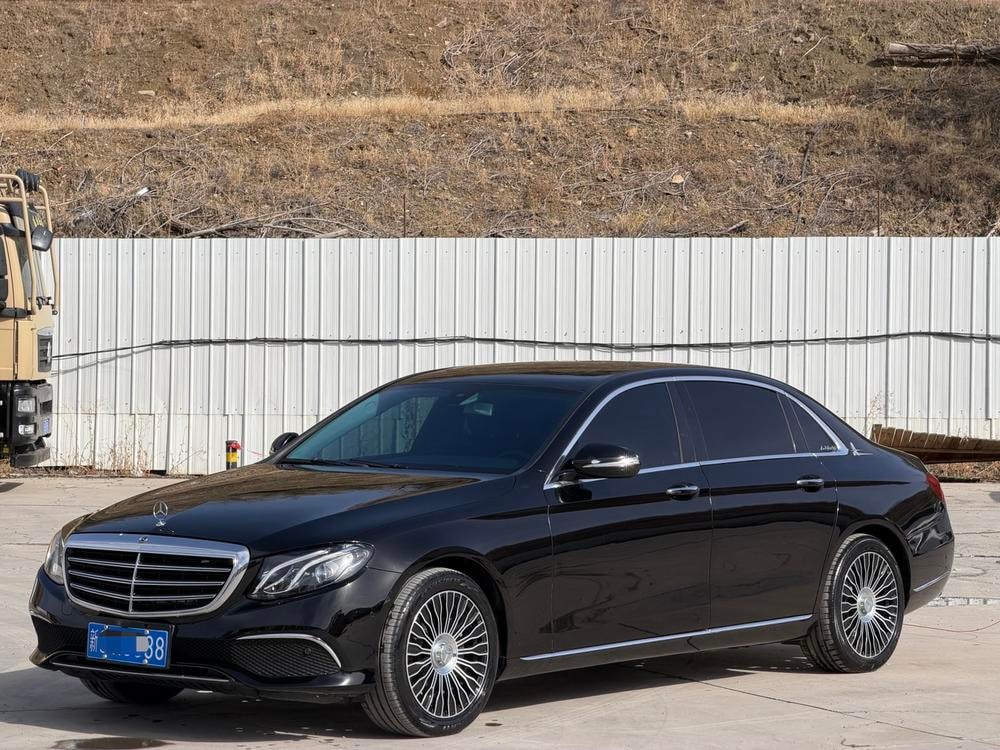 Mercedes-Benz E-Class 2018 — фото автомобиля
