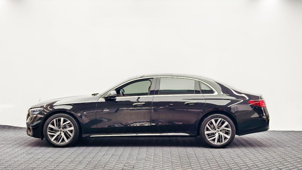 Mercedes-Benz E-Class 2025 — фото автомобиля