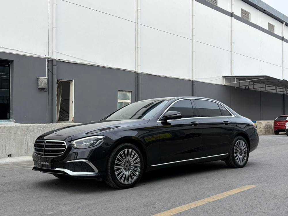 Mercedes-Benz E-Class 2023 — фото автомобиля